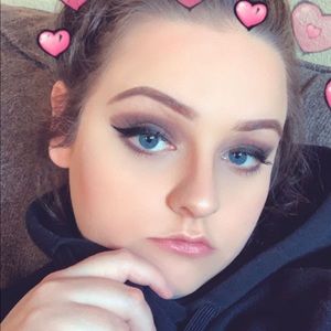 Meet your Posher, Leanne